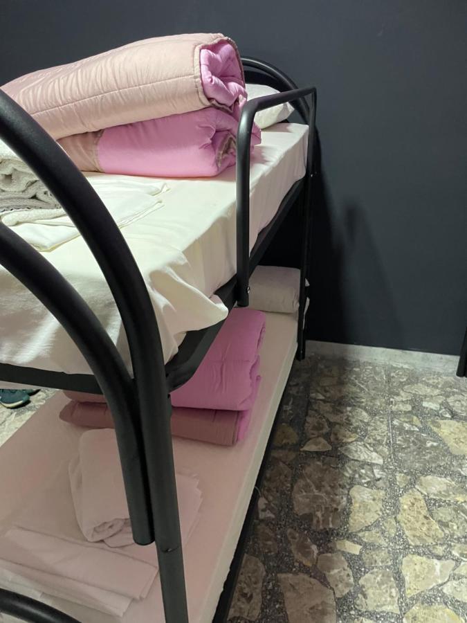 Alexander Hostel Неаполь Экстерьер фото