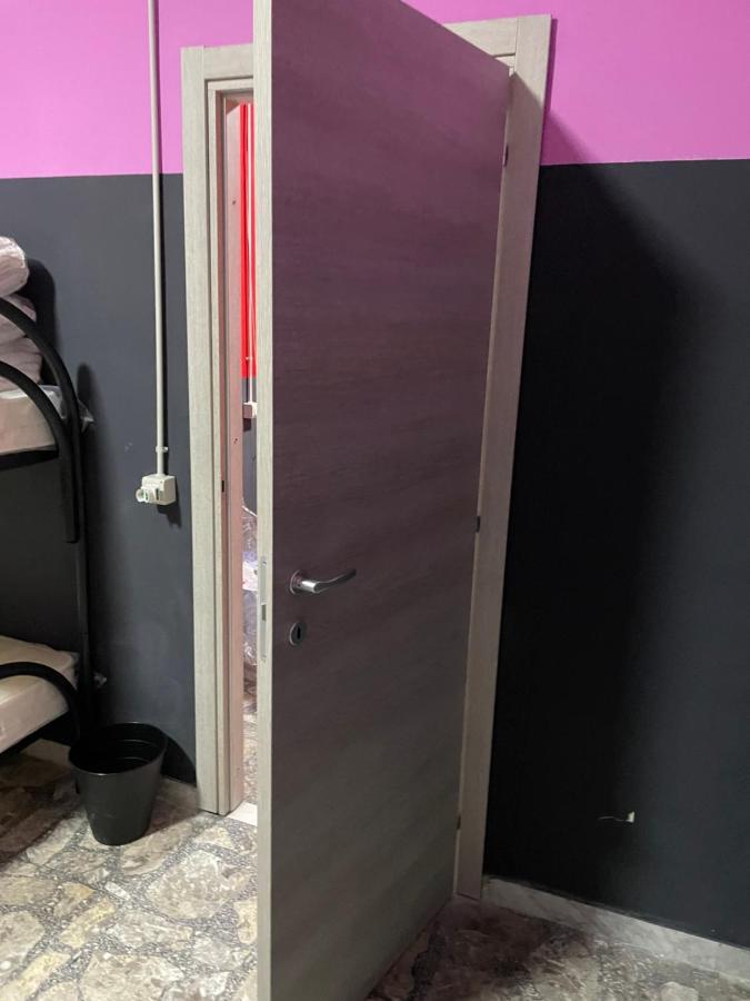 Alexander Hostel Неаполь Экстерьер фото