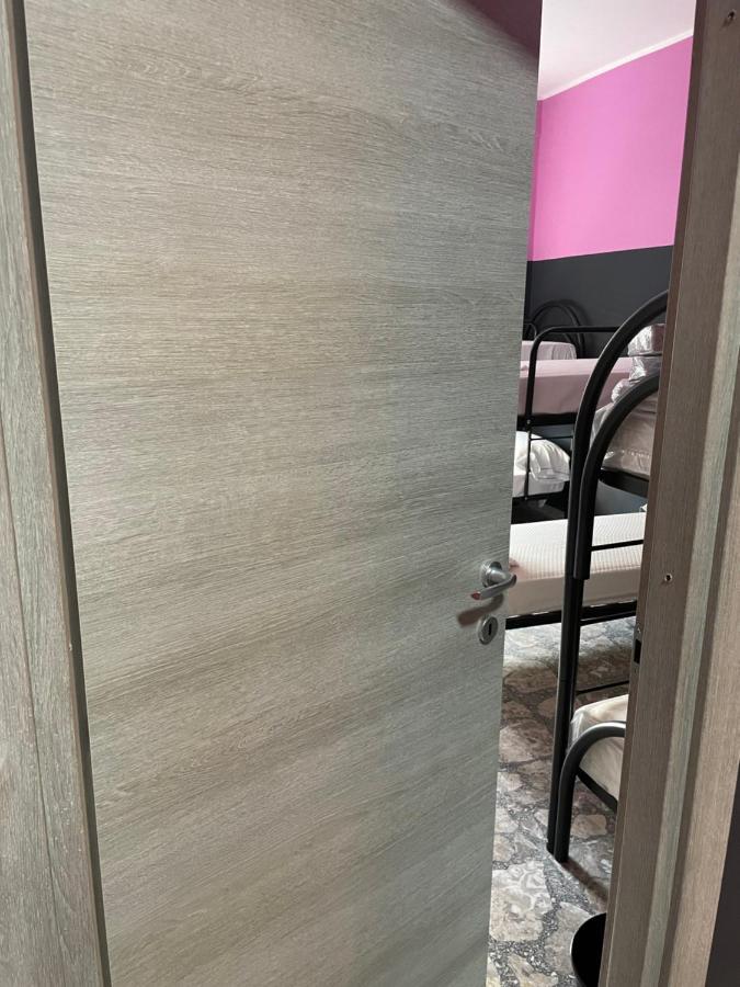 Alexander Hostel Неаполь Экстерьер фото