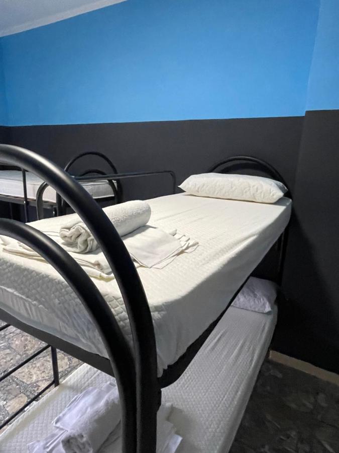 Alexander Hostel Неаполь Экстерьер фото