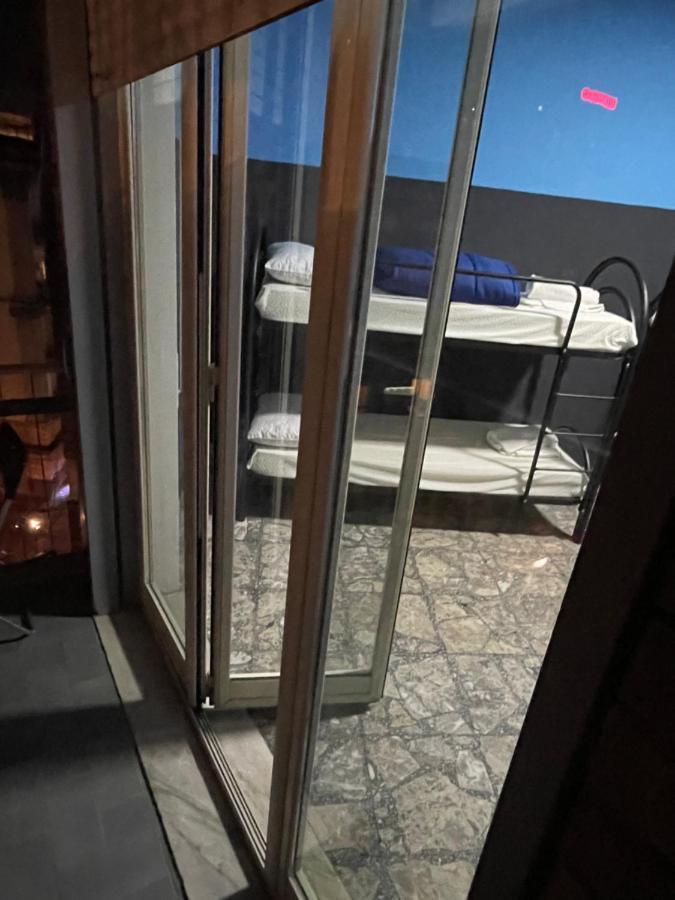 Alexander Hostel Неаполь Экстерьер фото